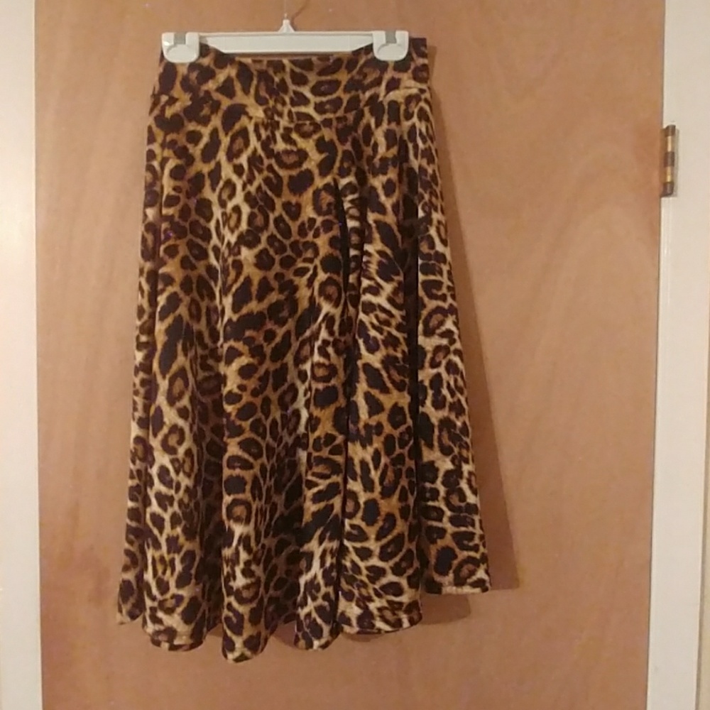 Agnes and Dora Midi Leopard print skirt sz S